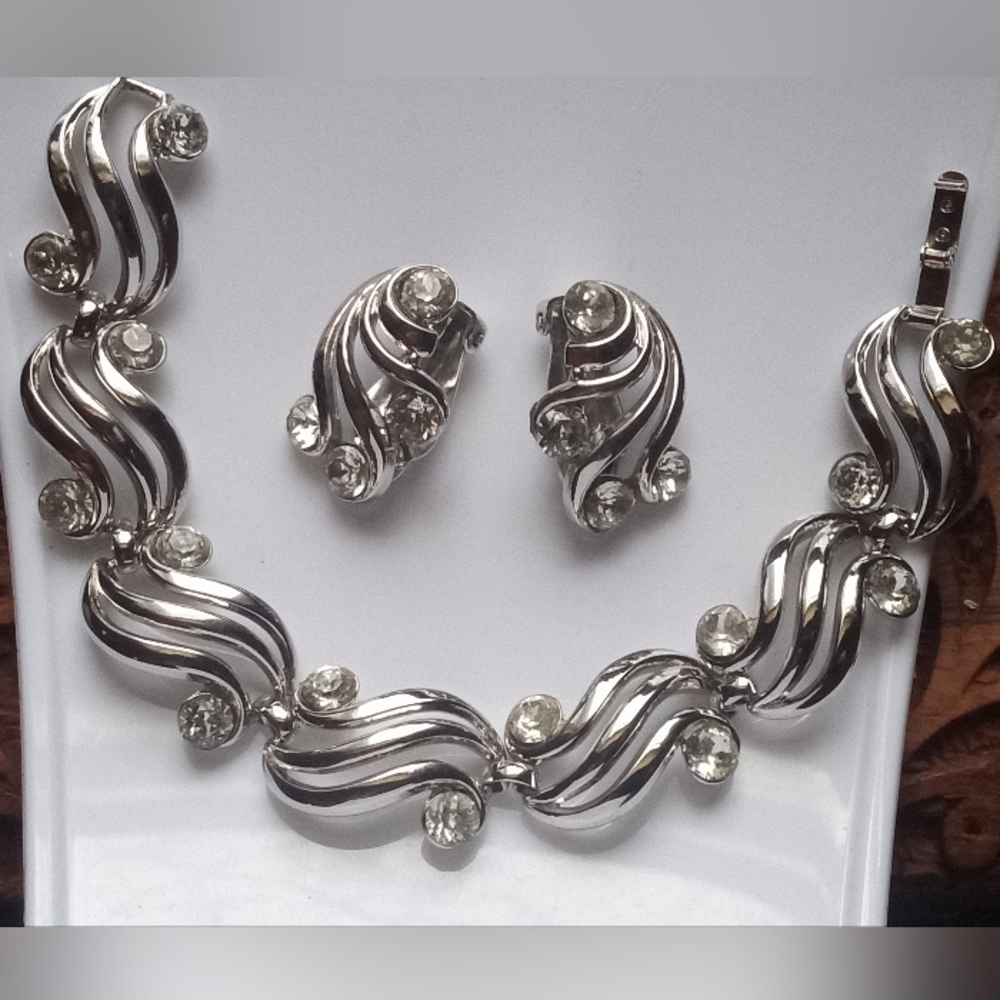 Trifari Crown VTG Silver Tone Rhinestones Waves Links Bracelet Earrings Set